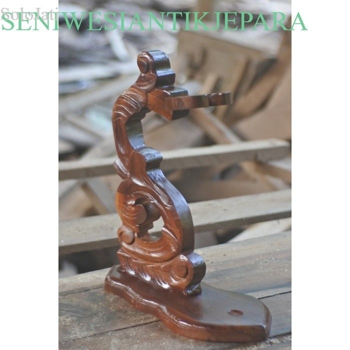 

GROSIR jagrak keris isi 1 ukir kembang finishing bhn jati 55k murah