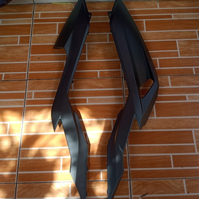 Cover garnish sirip samping bawah Vario new led 150 hitam doff