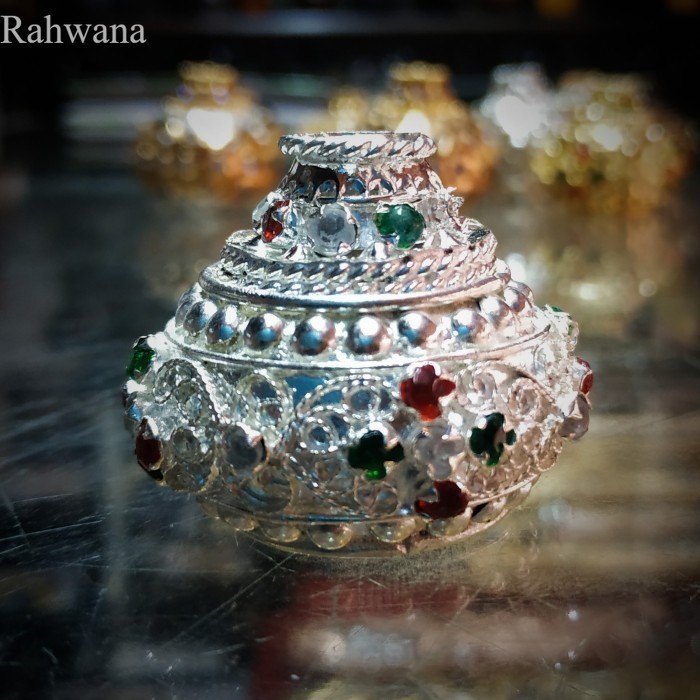 

Mendak Selut Cincin Keris Model Rujak Wuni Warna Perak Hias Permata antik