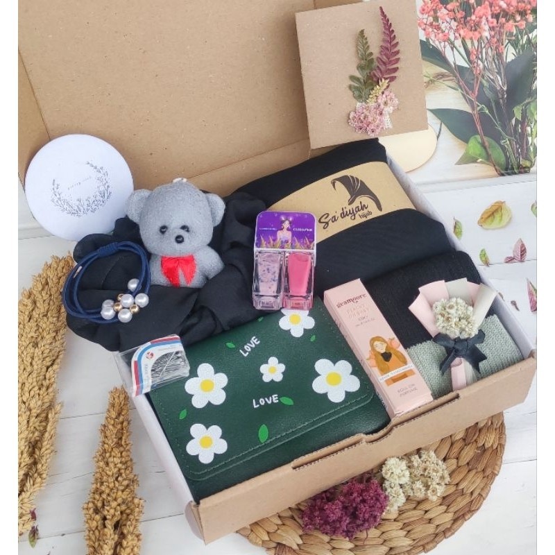 

Hampers Hijab Murah / Hampers Wedding / Hampers Ultah / Hampers BJM/ Baru Mewah