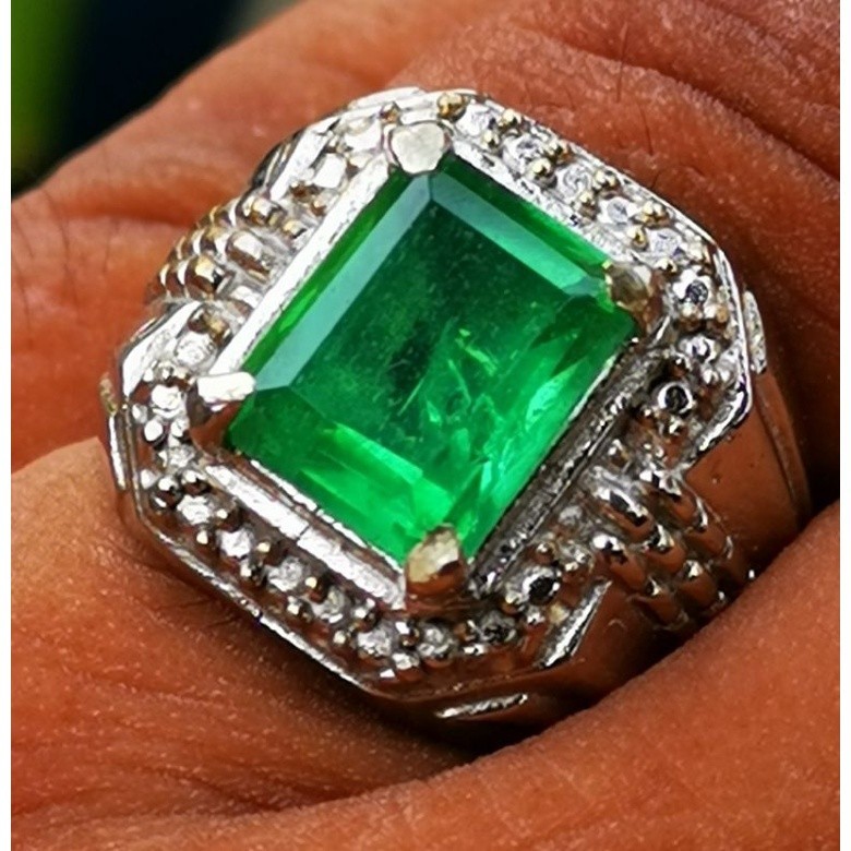 Batu permata natural zamrud kalimantan