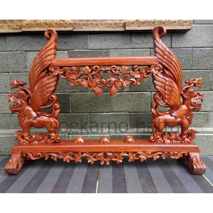 

Jagrak Stand Dudukan Keris Model Ukir Singo Barong Isi 3 Warna Plitur SH3532