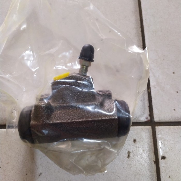 New wheel cylinder RH mazda E2000