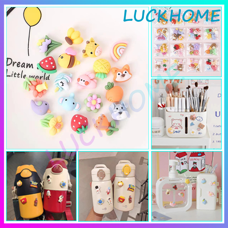 

4PCS Stiker 3D Botol Minum Tumbler Sticker 3D Tempel Stiker Tumbler Aesthetic Aksesoris 3D Stiker Kartun Lucu Diary Jurnal Alat Tulis Serpihan Scrapbooking DIY Stiker