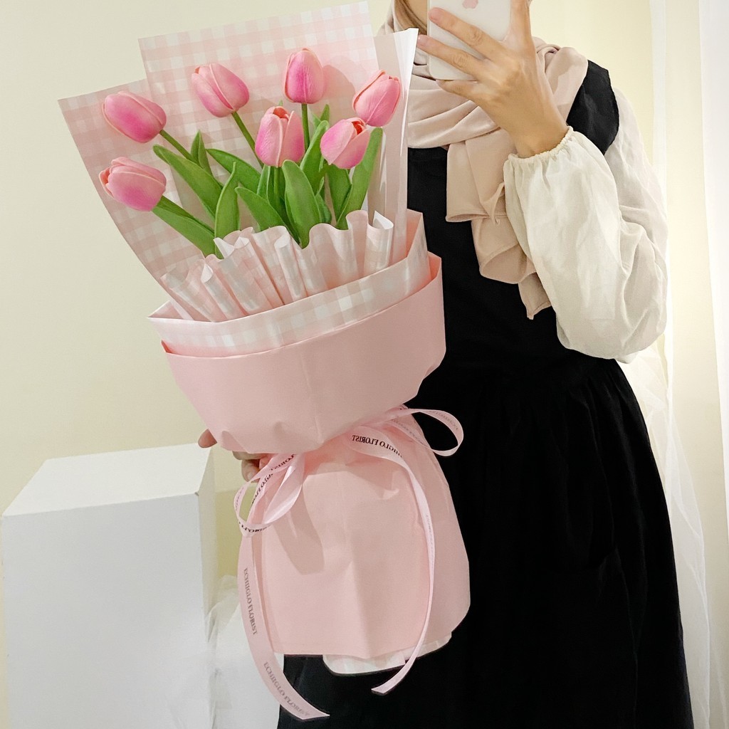 Echiiglo - Pink Grid buket tulip bouquet bunga artificial kado cowo ultah wedding wisuda anniversary valentine day kelulusan perpisahan Premium cewe cowo cewek cowok ulang tahun valentines mothers day hari ibu