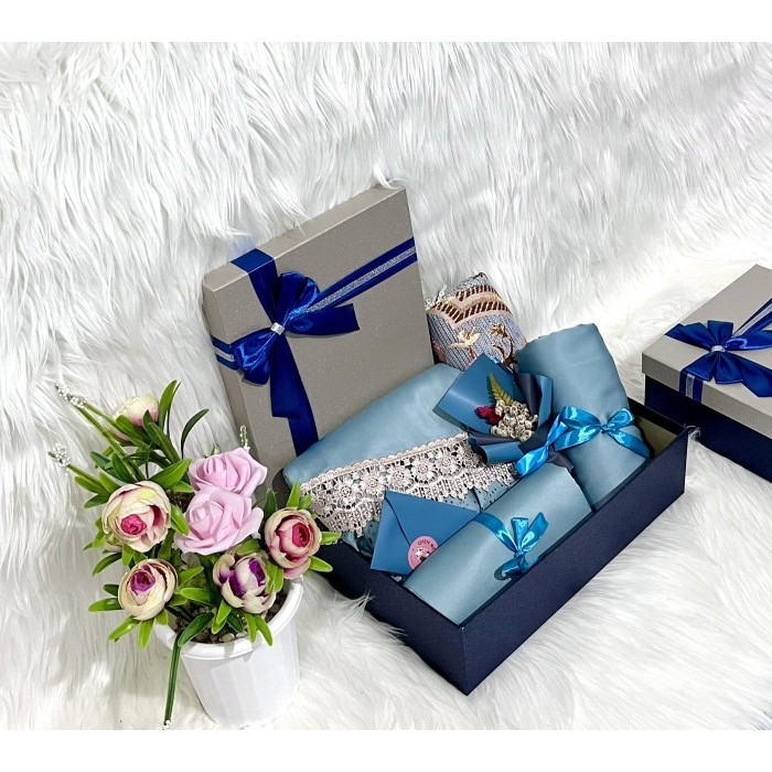 

Hampers Mukena Sutera Al Mecca Premium Box Kado Anniversary / Lebaran - Biru Muda, Soft Box
