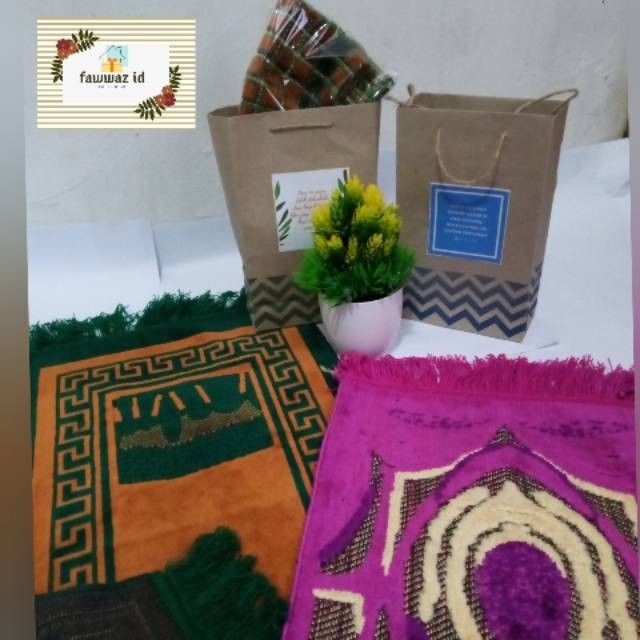 

Souvenir Goody Bag Sajadah Mini Bludru Tebal