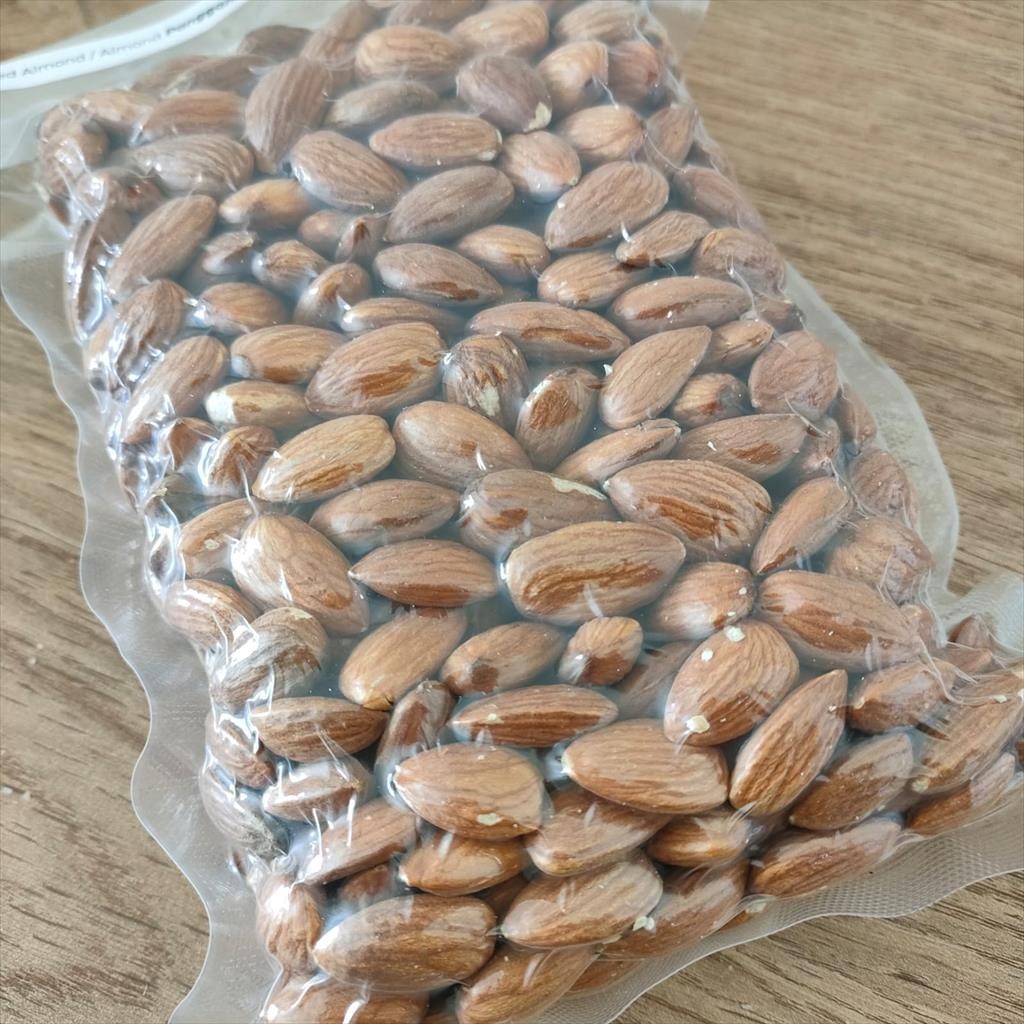 

Kacang Almon Panggang Original Tanpa Gula Garam ( Roasted Almond ) 1Kg