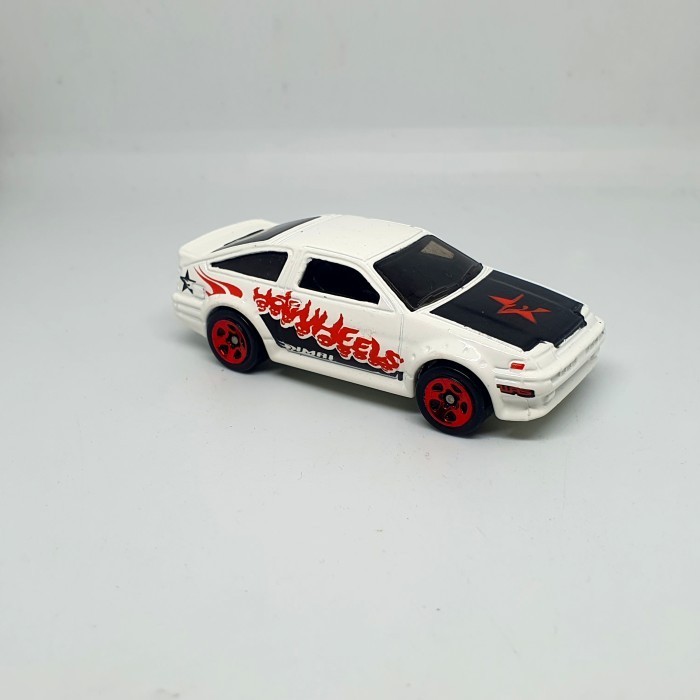 hotwheels toyota ae 86 corolla initial d MM27