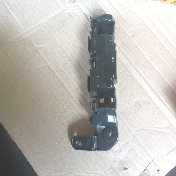 bracket bumper depan kanan honda hrv, ori murah BARU