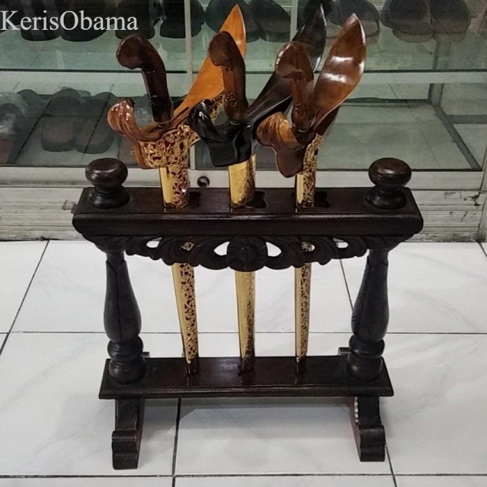 

jagrak keris klasik isi 3 murah