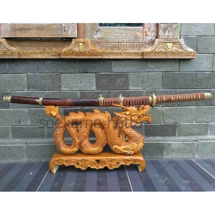 

Ukiran Naga Kayu Jati Stand Dudukan Pajangan Katana Kake Plitur Coklat SH3532