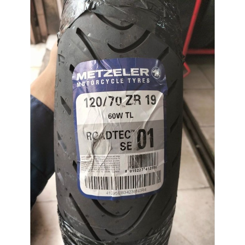 BAN LUAR METZELER UK 120/70-19 01 TUBELESS