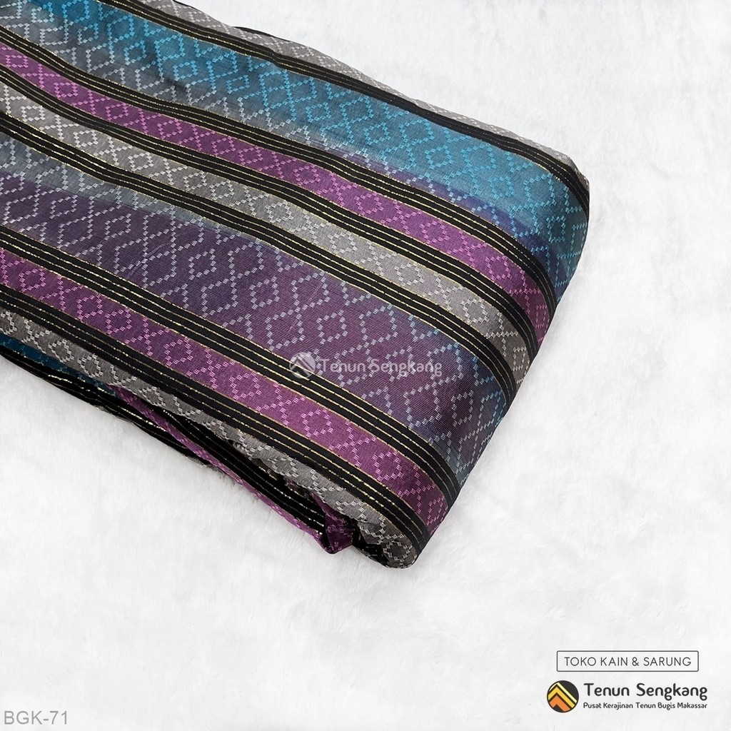 Kain Tenun Baltong Kristal Dobby Bervariasi Benang Emas Sutra Bugis Makassar Ungu Magenta Silver - T