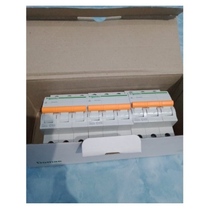 MCB DOMAE SCHNEIDER 3P 10A 4.5KA / MCB SCHNEIDER DOMAE 3PHASE 10AMPER ORIGINAL ASLI NEW