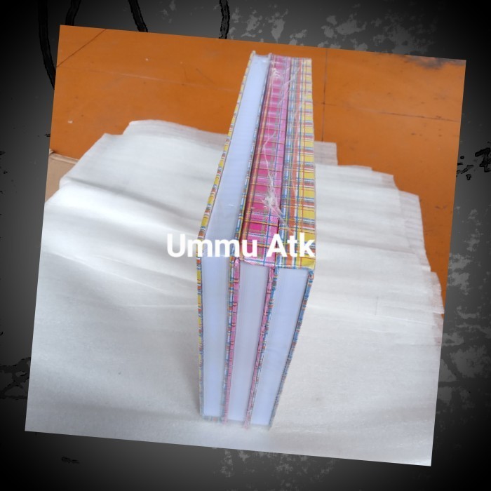 

Buku tulis sekolah hard cover Folio 200 lembar