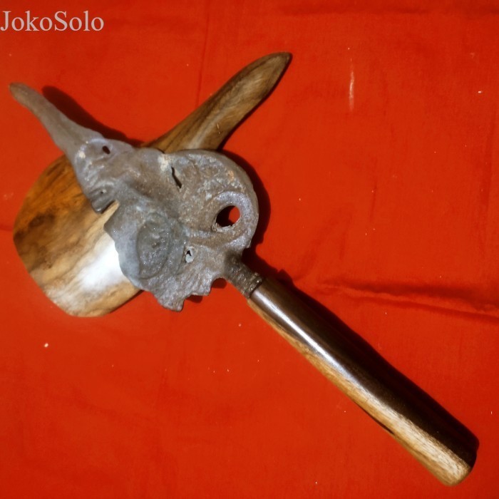 

Koleksi Tombak Semar Pamor Keleng Full Set Warangka Dan Landeyan murah