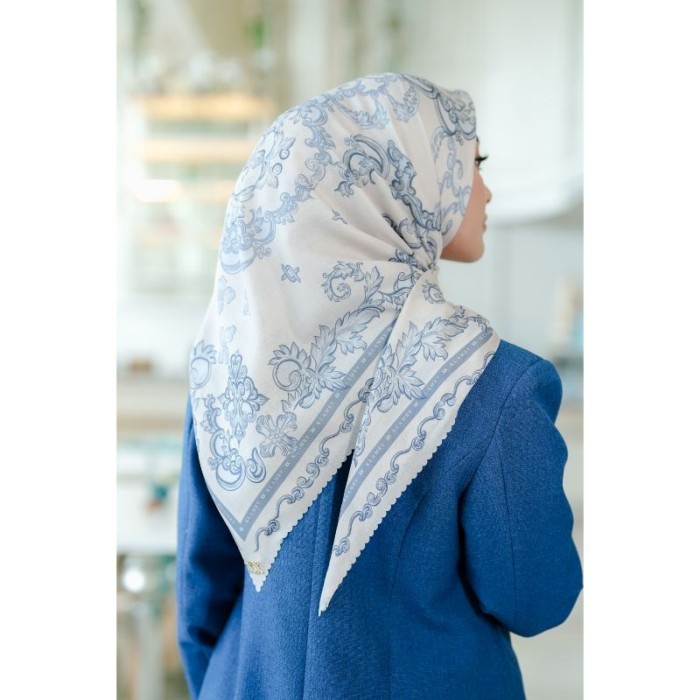 Wearing Klamby Pandai Sikek Series Scarf aharatu