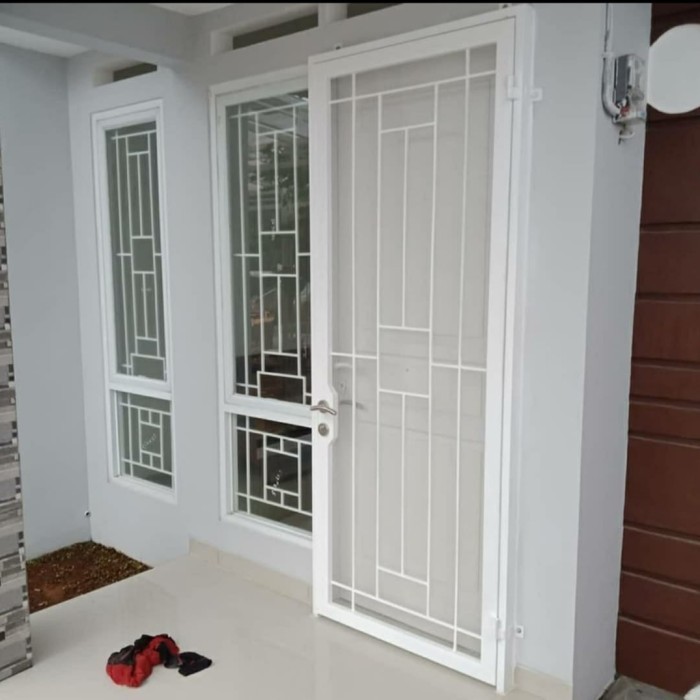 Pintu teralis + kunci hendle + kasa nyamuk