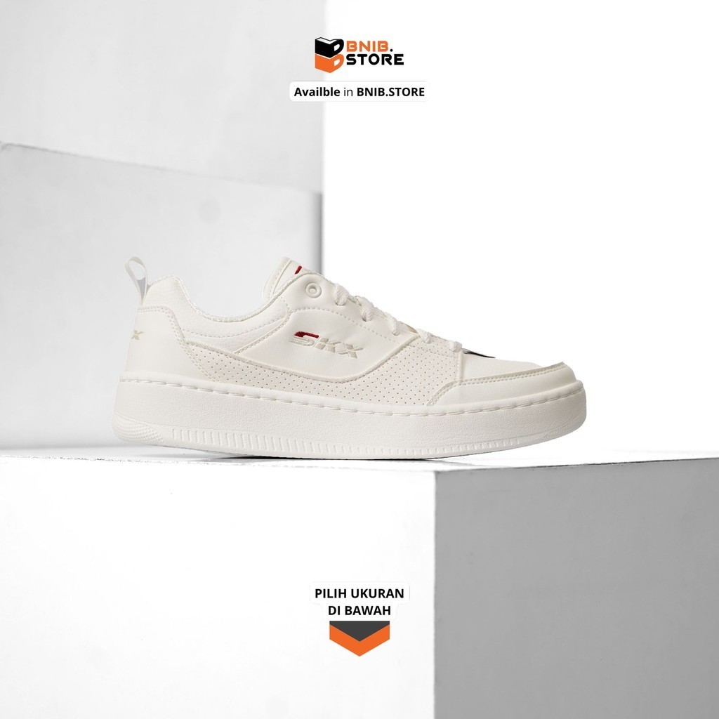 Sepatu Sneaker Pria SKECHERS Sport Court 92 White [232472WHT] Original