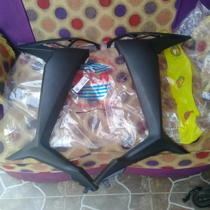 Sayap Honda Supra X 125 F1 hitam doff