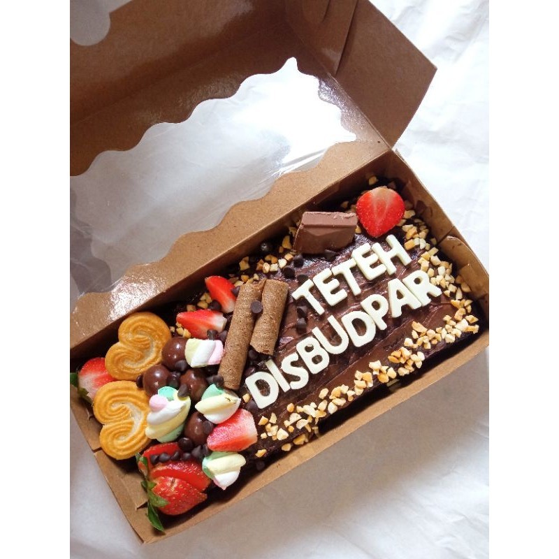 

Brownies Panggang Custom Glamour / Birthday Brownies / Brownies Custom/ IEd Mubarak