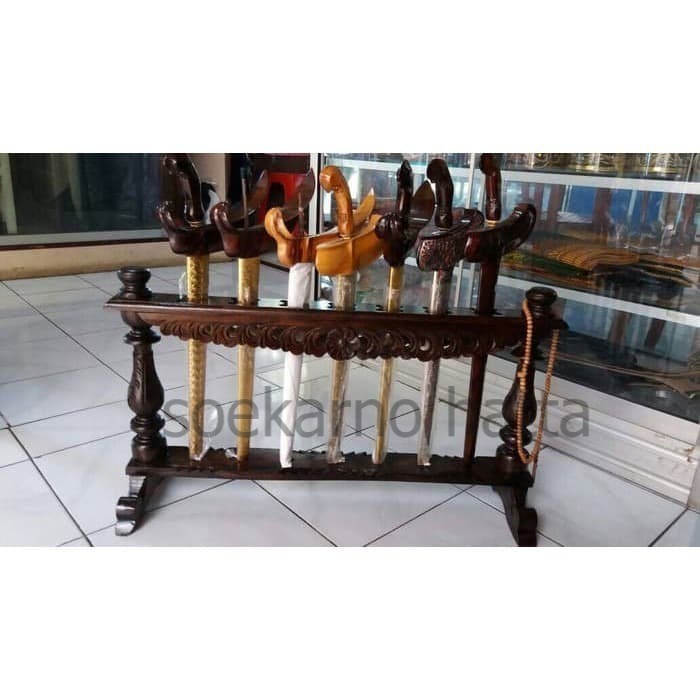 

Jagrak Stand Dudukan Keris Model Bubut Isi 7 Murah SH3532