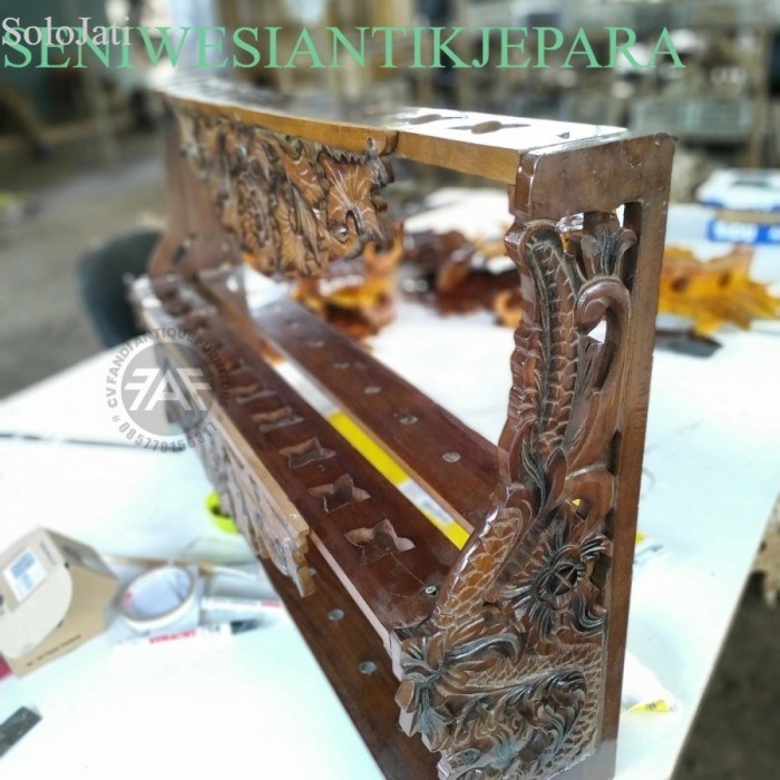 

jagrak keris ukir naga isi 20 harga pengrajin murah 300 rb antik