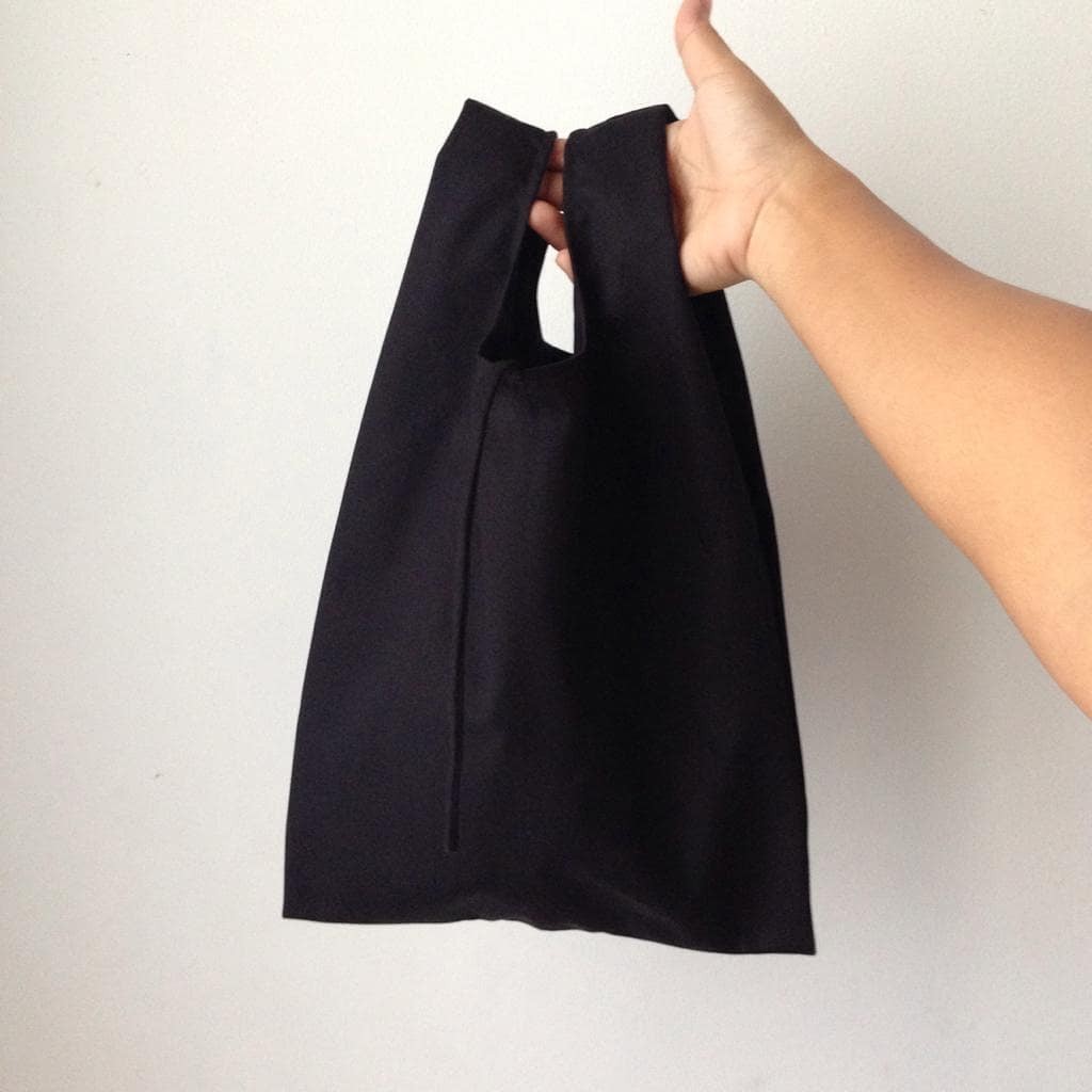 

Kodian 20 Tas Kain SpunBond Uk 17x33x11 cm Model Kresek Muat Mika Thinwall Salad Toples Snack Ultah