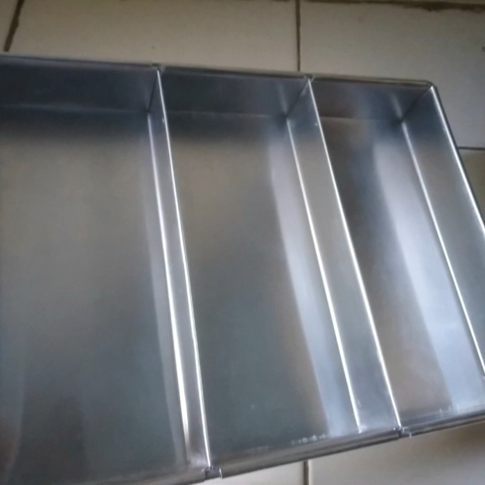 loyang brownis sekat 3 ukuran 22 24 26 alumunium super tebal - 22 x 30 x 4