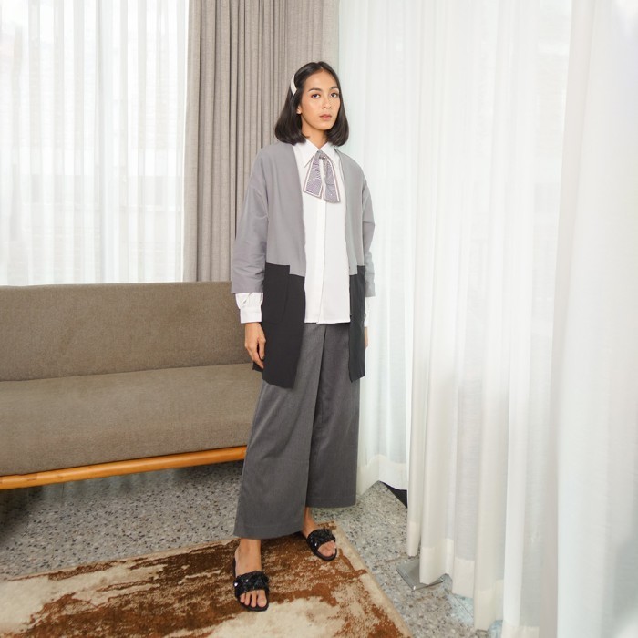 Jenna & Kaia - Riu Outer Grey