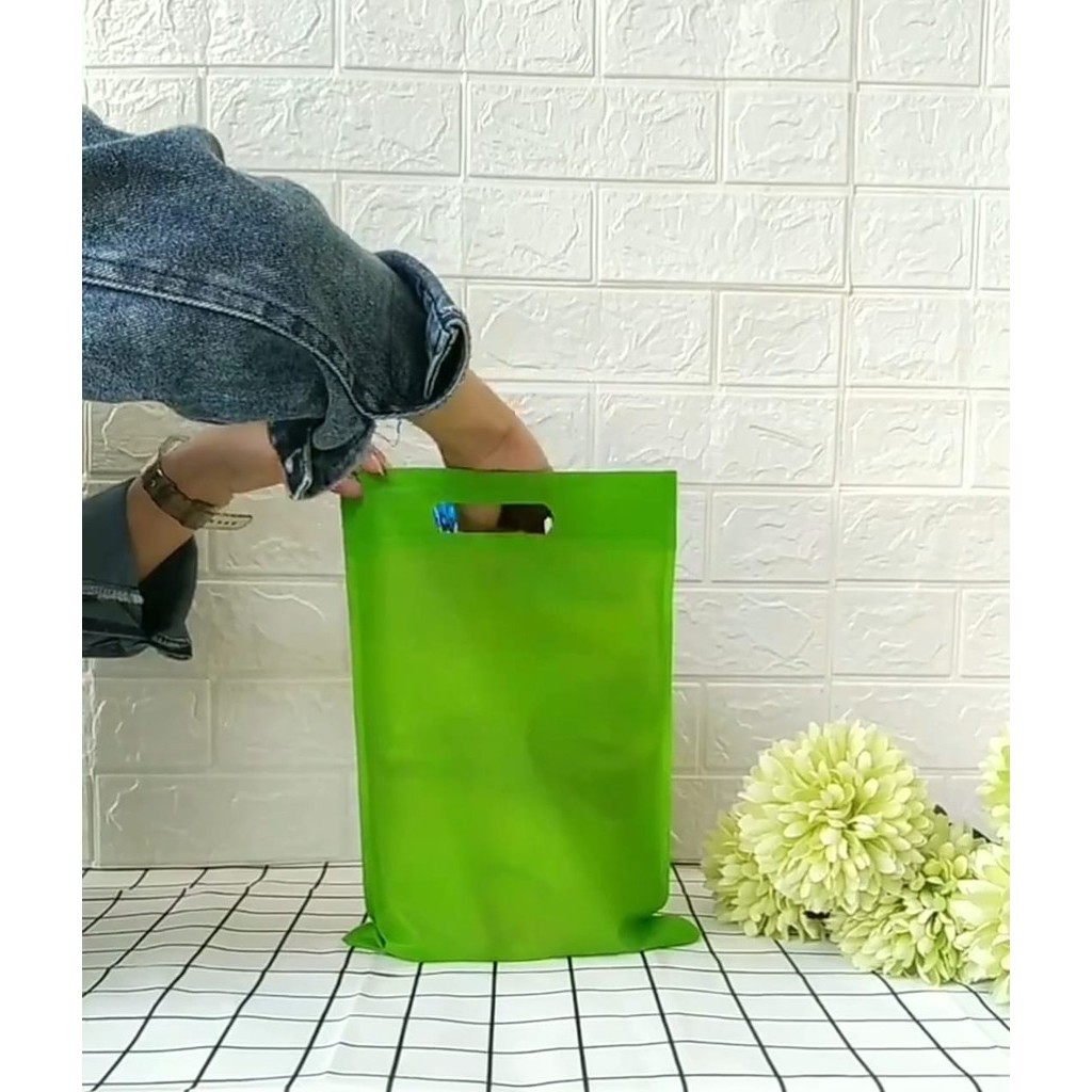 

Kodian | Goodie Bag Tas Kain Spunbond OvaL Sedang Ukuran 25x35 cm , Cocok Untuk Tempat Souvenir , Wadah BUKU , Godibag Olshop , Bingkisan Hajatan , Pesta Ultah / Ulang Tahun , Berkat Sedekahan , Besek Tahlil , STEROPOAM , Mika Bento , Thinwall , KUE