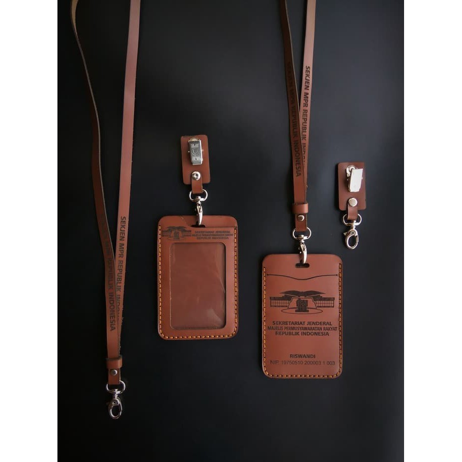 

NAME TAG KULIT / ID CARD HOLDER KULIT / GANTUNGAN ID CARD / BISA COSTUM