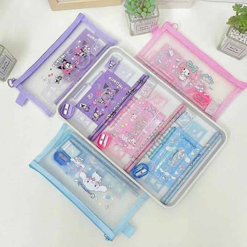

Kotak Pensil Set Jaring Sanrio Cinnamoroll Kuromi Melody S3512