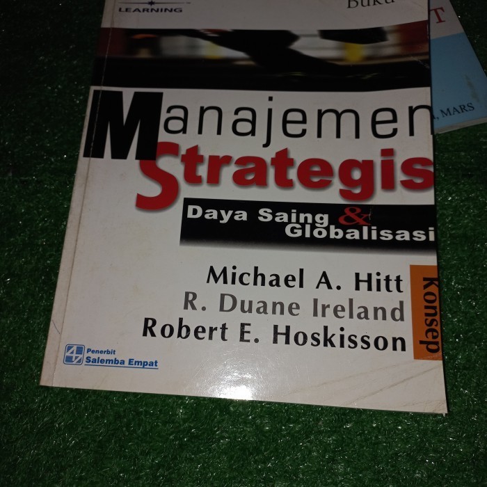 Buku Manajemen strategis Daya Saing & Globalisasi Michael A Hitt ori