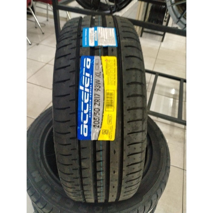 Ban Accelera 205/50 R17 PHI-R