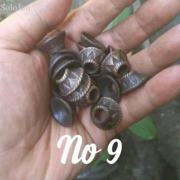 

mendak keris patrem nomor sembilan antik