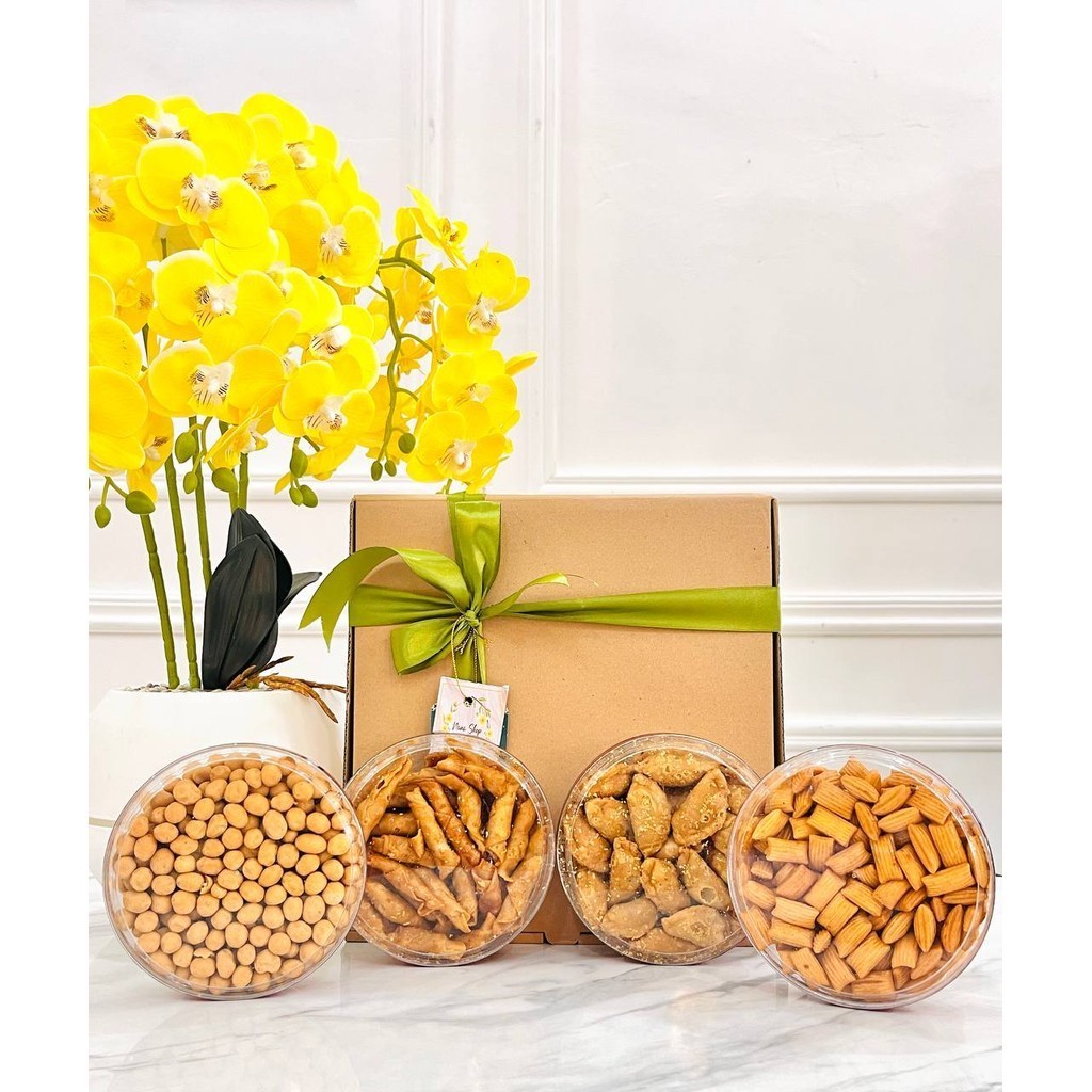 

HAMPERS PREMIUM KUE LEBARAN-HEMPERS IDUK FITRI 2025-HEMPERS LEBARAN PREMIUM ISI 4 TOPLES-HEMPERS LEBARAN MURAH