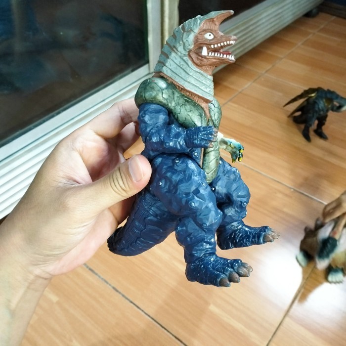 Vintage Figure 1996 Ultraman Kaiju Golza - Ultra Monster Bandai