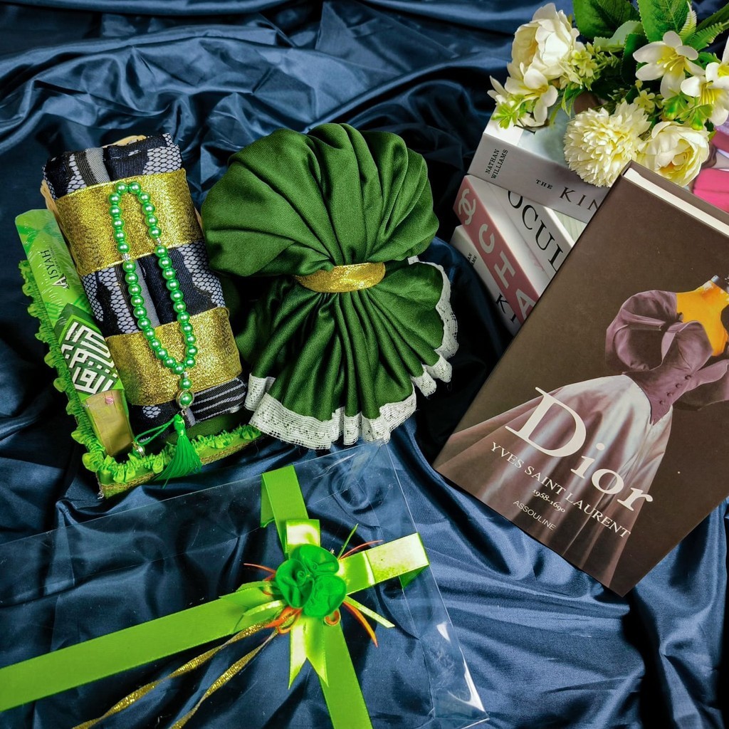 mukenah seserahan pernikahan/ paket mahar seperangkat alat sholat/ paket mukenah sajadah dan alquran