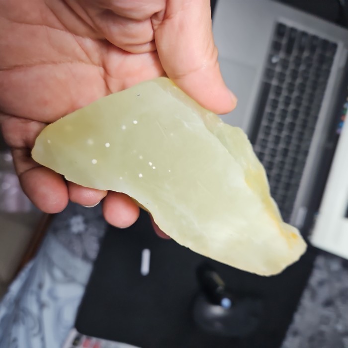 IDOCRASE CRYSTAL TEMBUS CAHAYA ROUGH