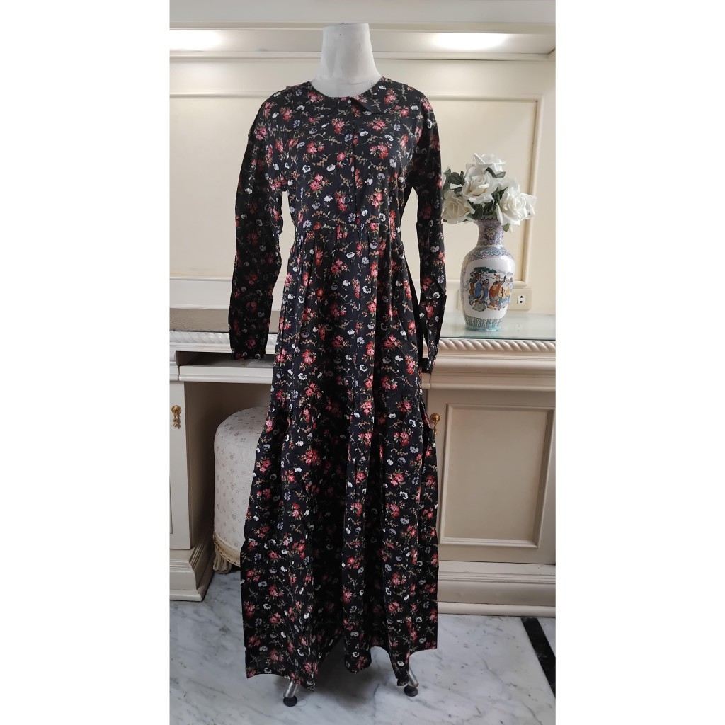 GAMIS KATUN JEPANG MOTIF BUNGA RANTING KECIL MERAH KERAH DEPAN (HITAM)