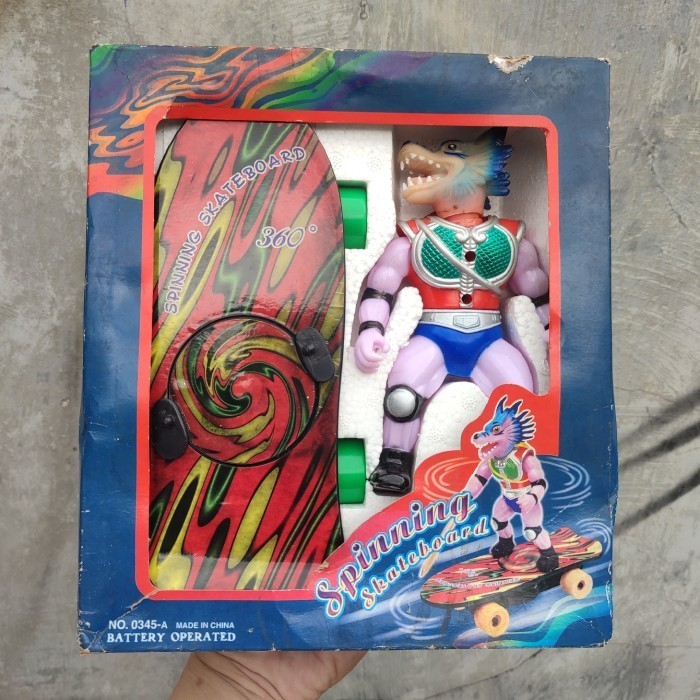Mainan Jadul Spinning Skateboard Figure Digimon Weregarurumon Bump Go