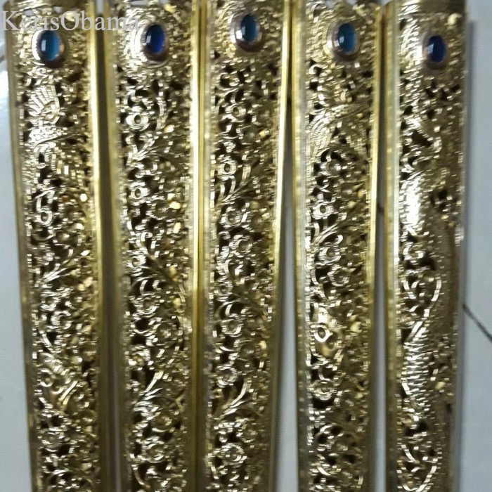 

sàtu set pendok krawangan dan topeng Antik