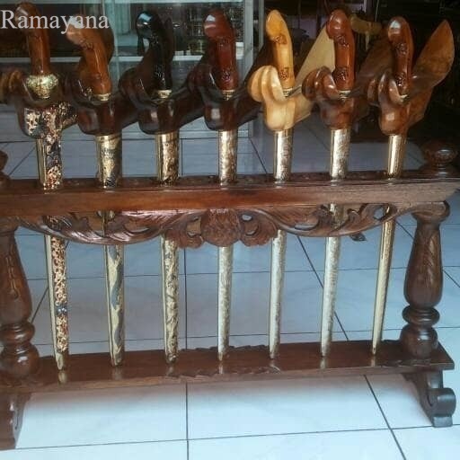 

Jagrak Keris bubut kayu Jati isi 7 murah