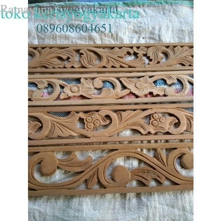 

Ornamen ukir kayu tempel ukuran 28.5cm x 10cm - ornamen ukir kayu temp murah