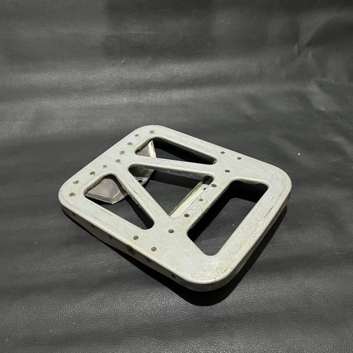 Besi Dudukan Jok Belakang untuk Vespa VBB VNB VNA Tahun Tua SIP Jerman Detail Ori