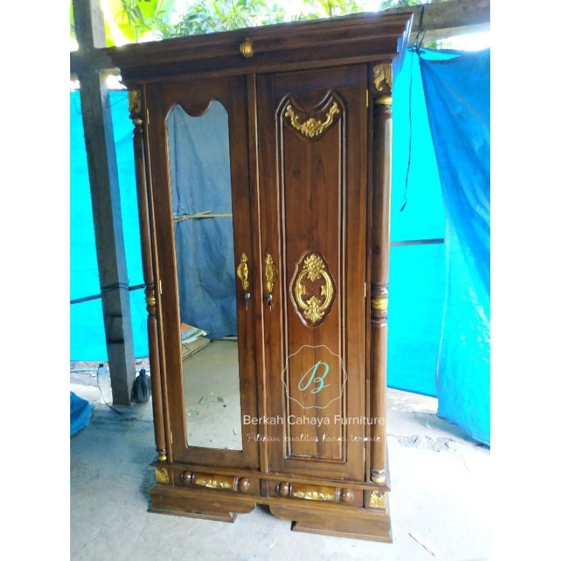 

PROMO SPESIAL lemari pakaian 2 pintu + kaca cermin jati ukir jepara