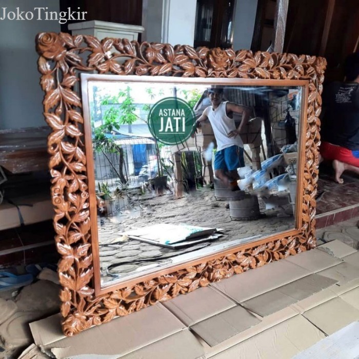 

pigura dinding/bingkai kaca /frame cermin badan rias ukir kayu jati murah