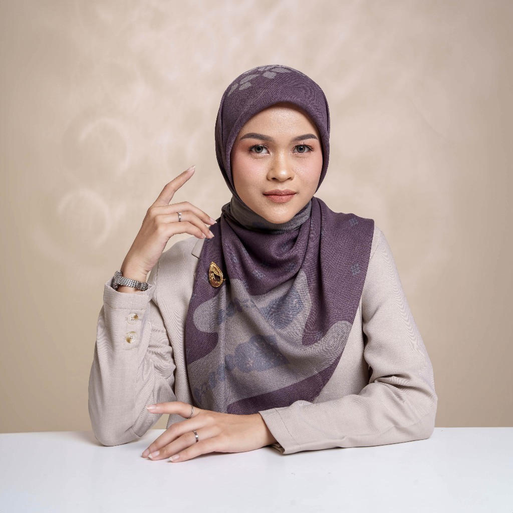 [BIG SALE] [Minor Defect] BIA by Zaskia Mecca - Cordoba Scarf - Kerudung Segi Empat